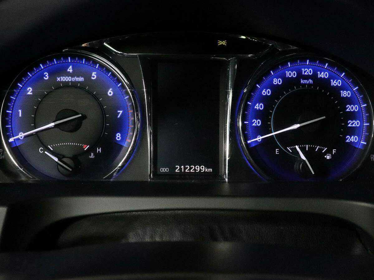 Toyota Camry с пробегом — 2015 год. Фото: #8