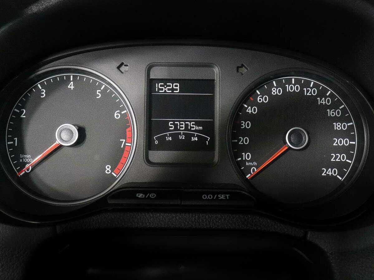 Volkswagen Polo с пробегом — 2015 год. Фото: #7