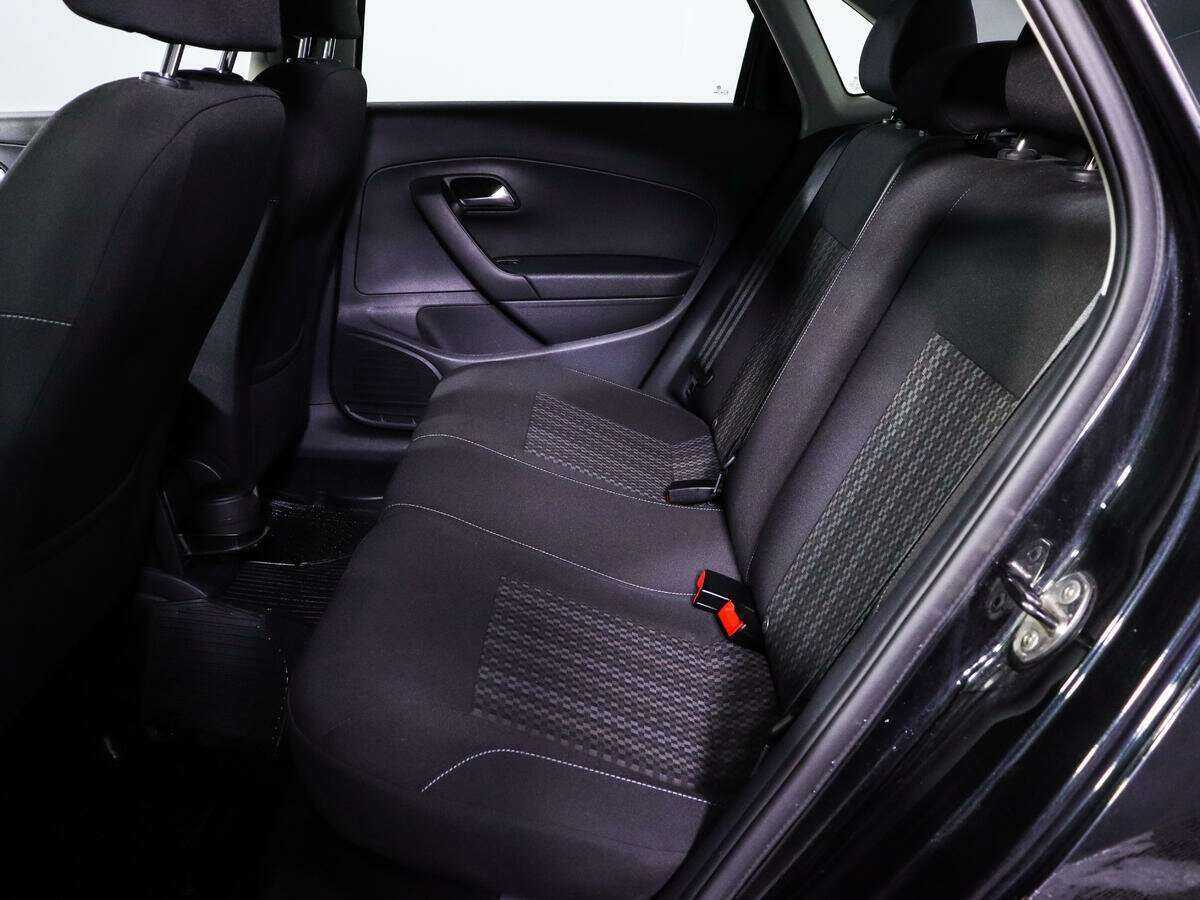 Volkswagen Polo с пробегом — 2016 год. Фото: #6