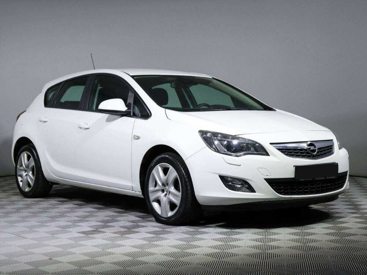 Opel Astra с пробегом — 2012 год. Фото: #2