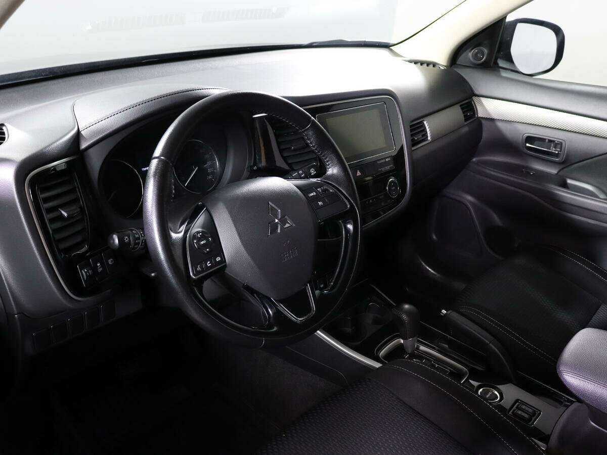 Mitsubishi Outlander с пробегом — 2018 год. Фото: #8