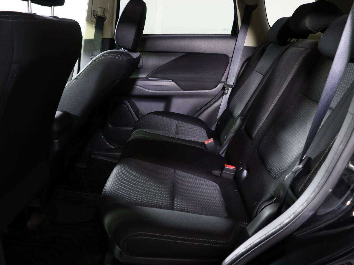 Mitsubishi Outlander с пробегом — 2018 год. Фото: #11
