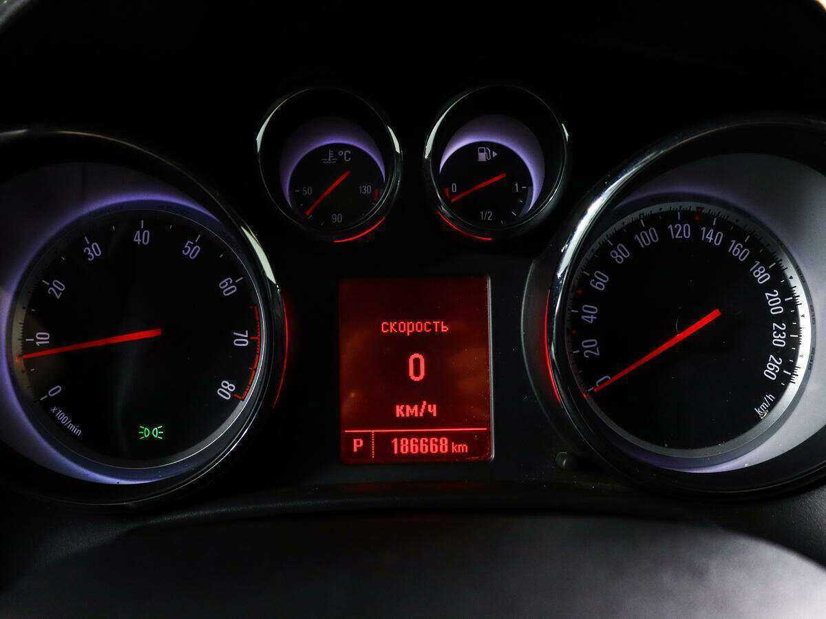 Opel Astra с пробегом — 2014 год. Фото: #8