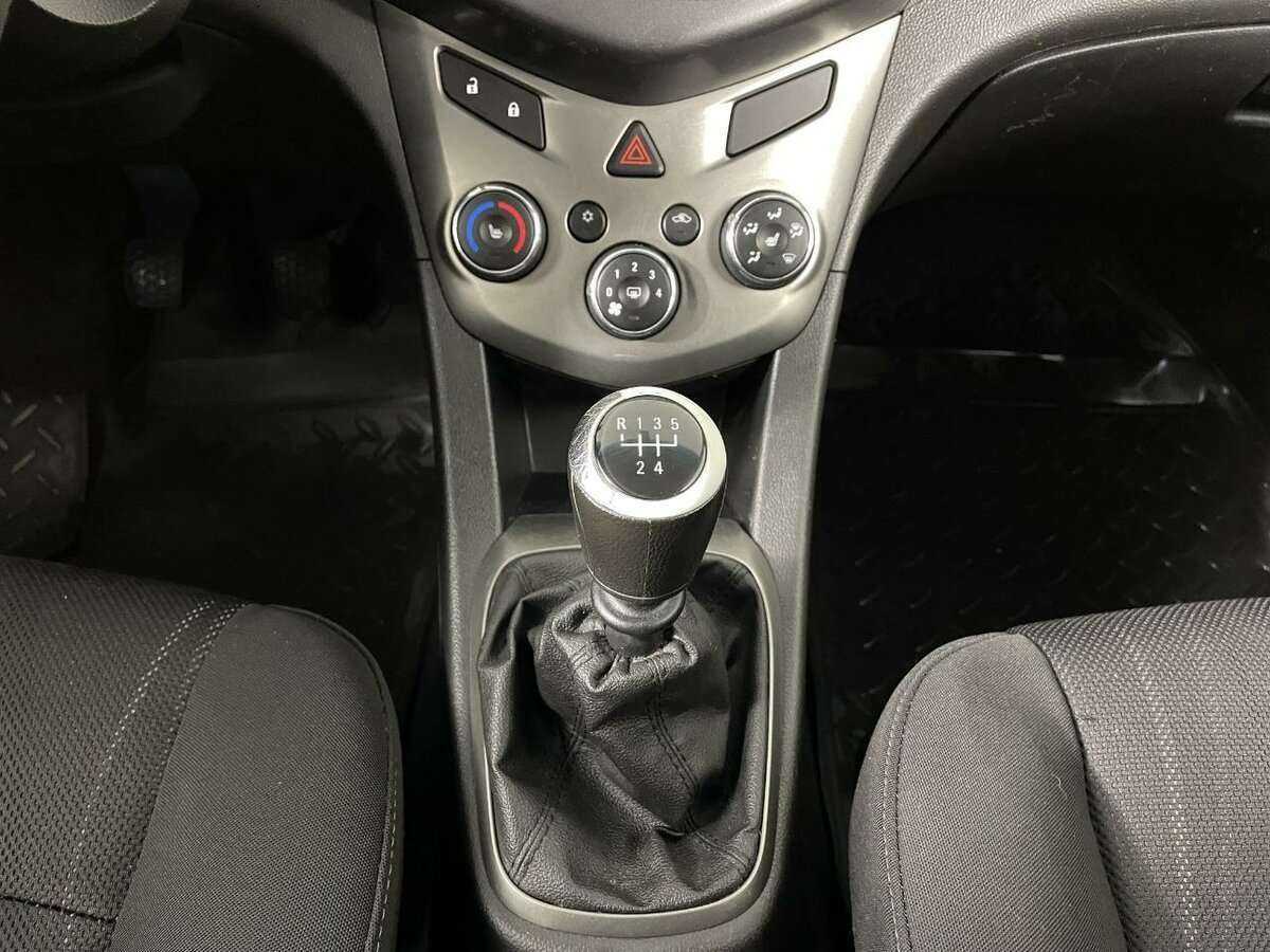 Chevrolet Aveo с пробегом — 2013 год. Фото: #11