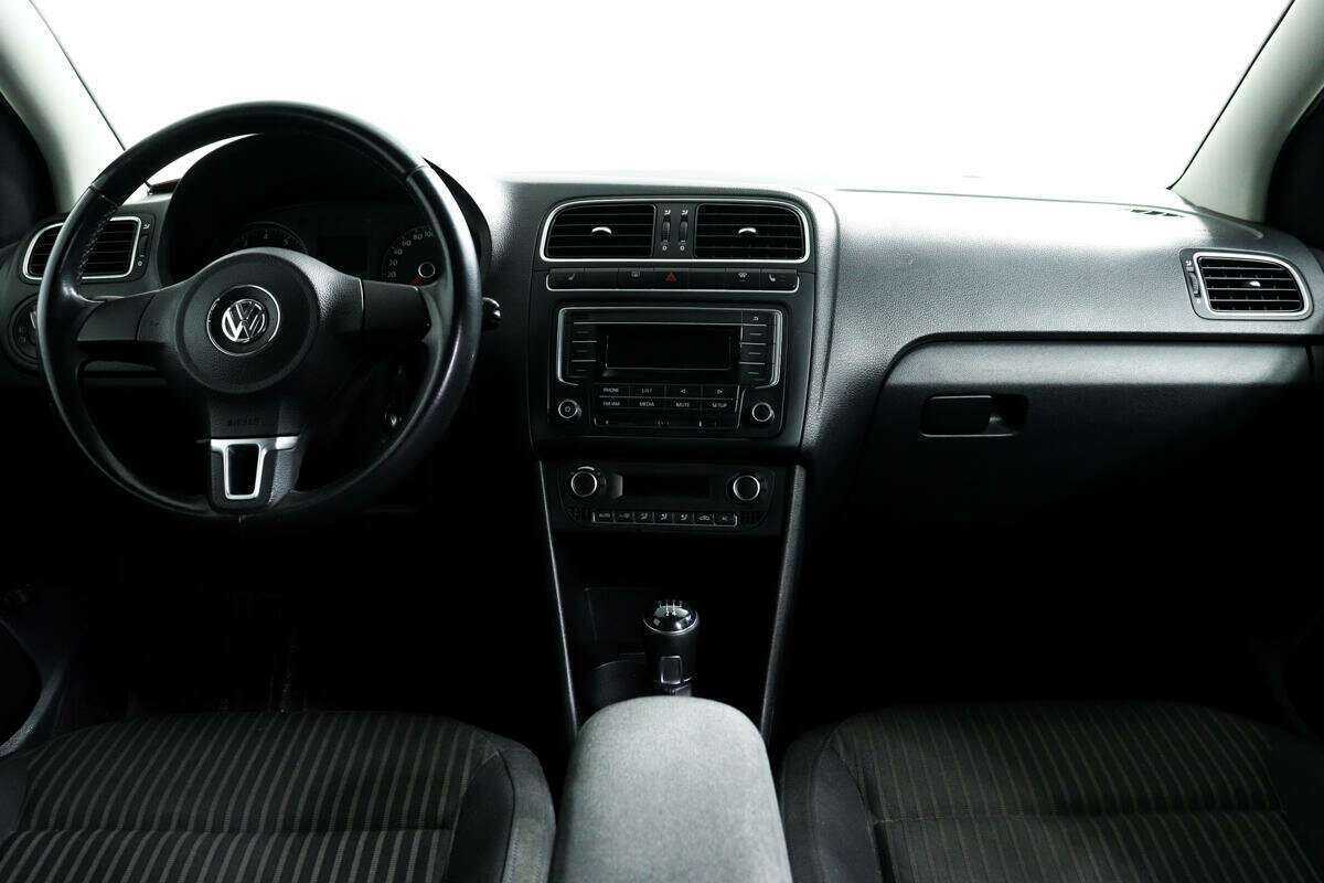Volkswagen Polo с пробегом — 2012 год. Фото: #10