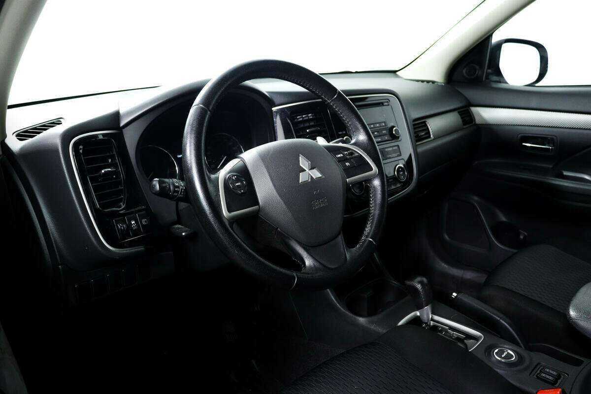 Mitsubishi Outlander с пробегом — 2013 год. Фото: #12