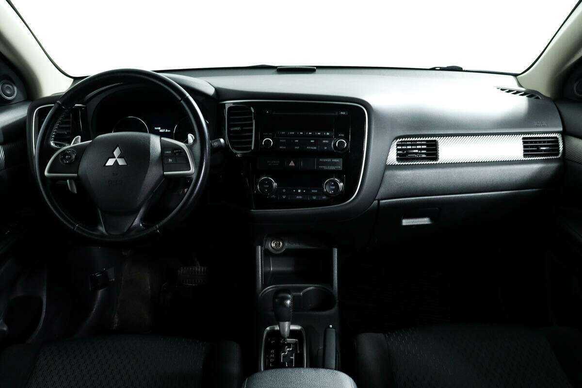 Mitsubishi Outlander с пробегом — 2014 год. Фото: #10