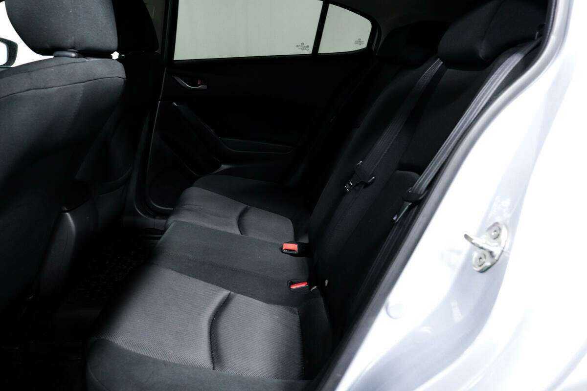 Mazda 3 с пробегом — 2016 год. Фото: #11