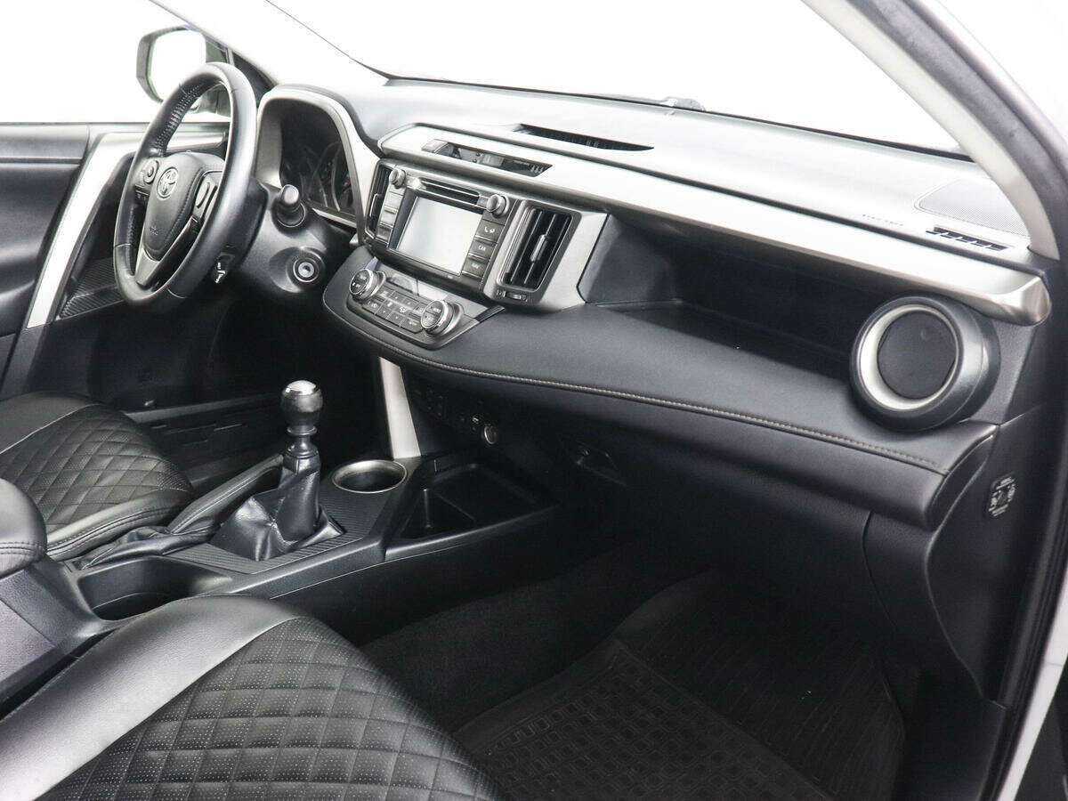 Toyota RAV4 с пробегом — 2014 год. Фото: #9