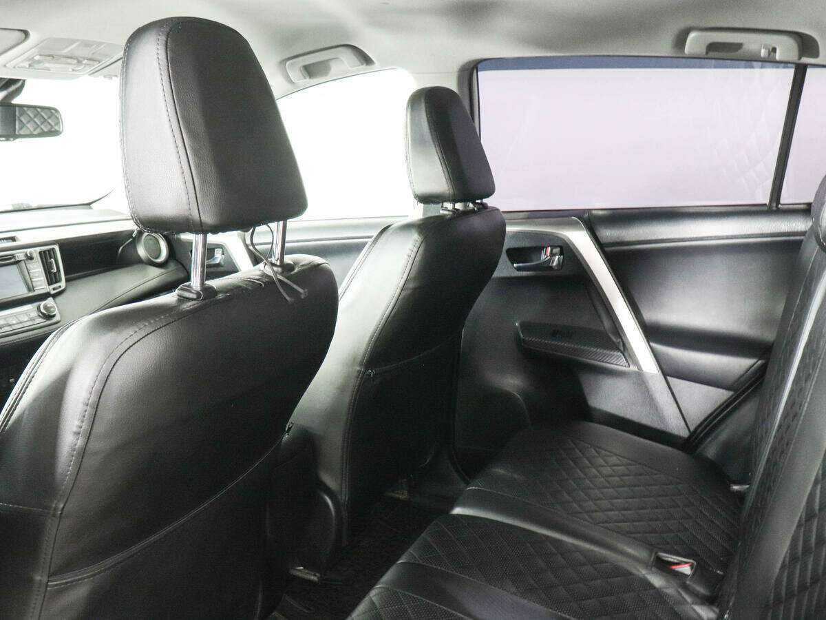 Toyota RAV4 с пробегом — 2014 год. Фото: #11