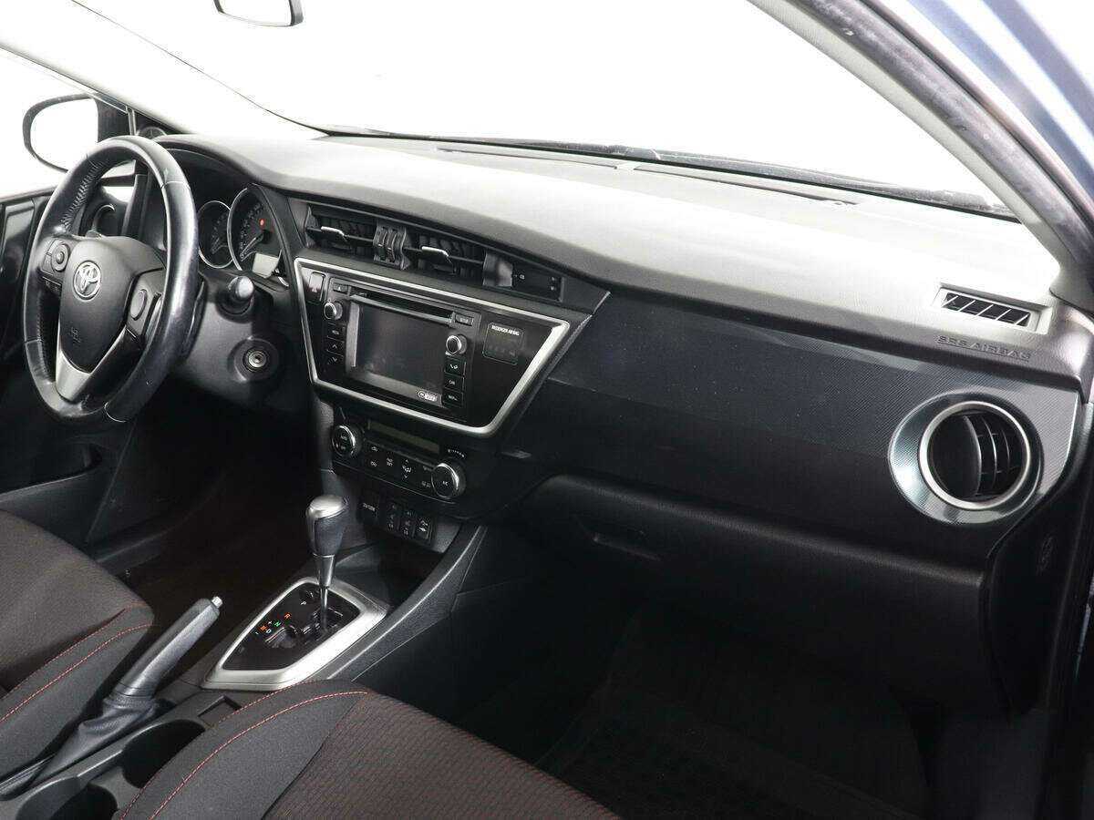 Toyota Auris с пробегом — 2013 год. Фото: #9