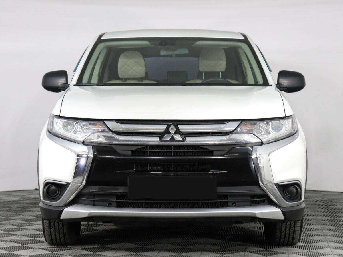 Mitsubishi Outlander с пробегом — 2017 год. Фото: #1