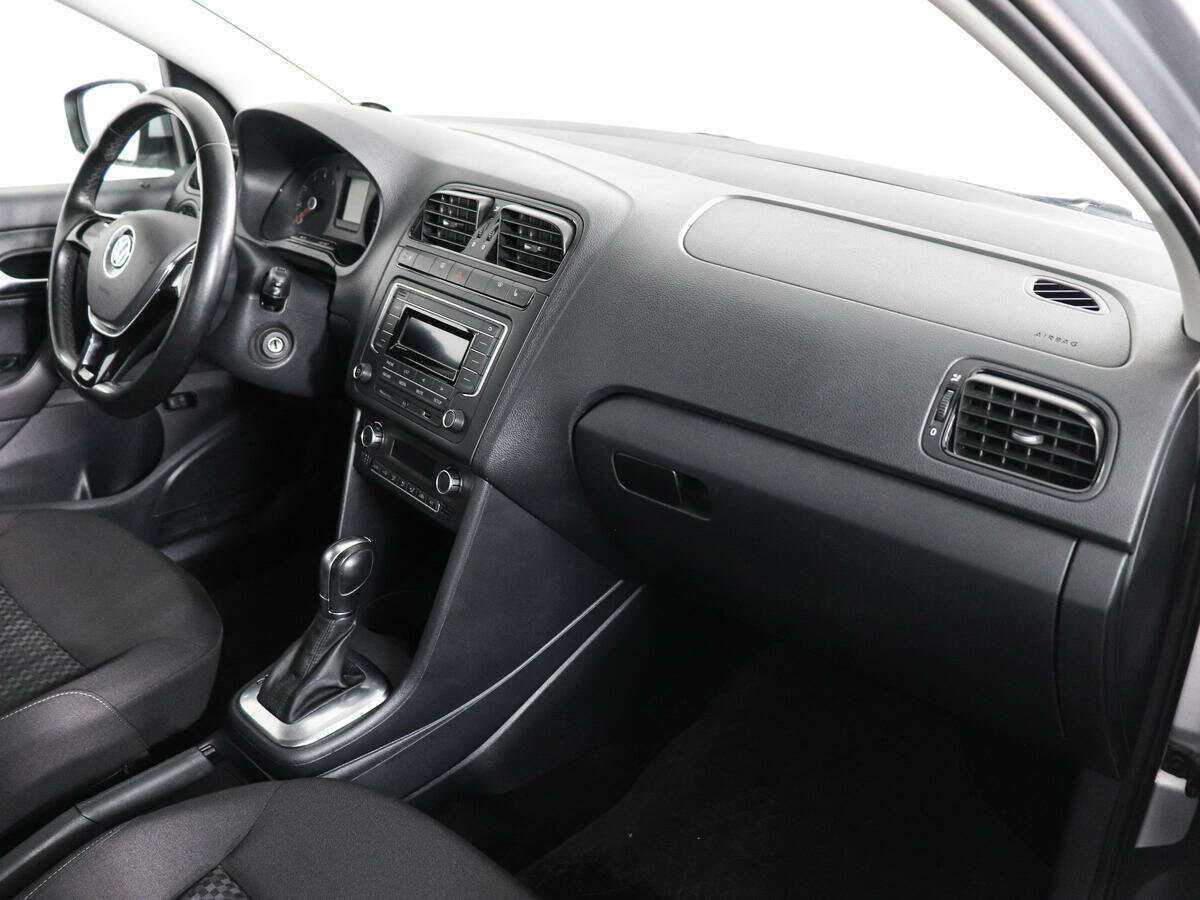 Volkswagen Polo с пробегом — 2016 год. Фото: #9