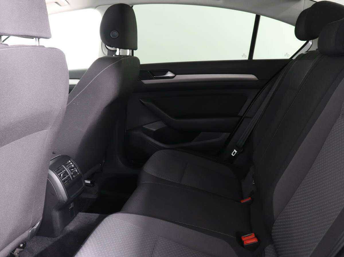 Volkswagen Passat с пробегом — 2016 год. Фото: #12