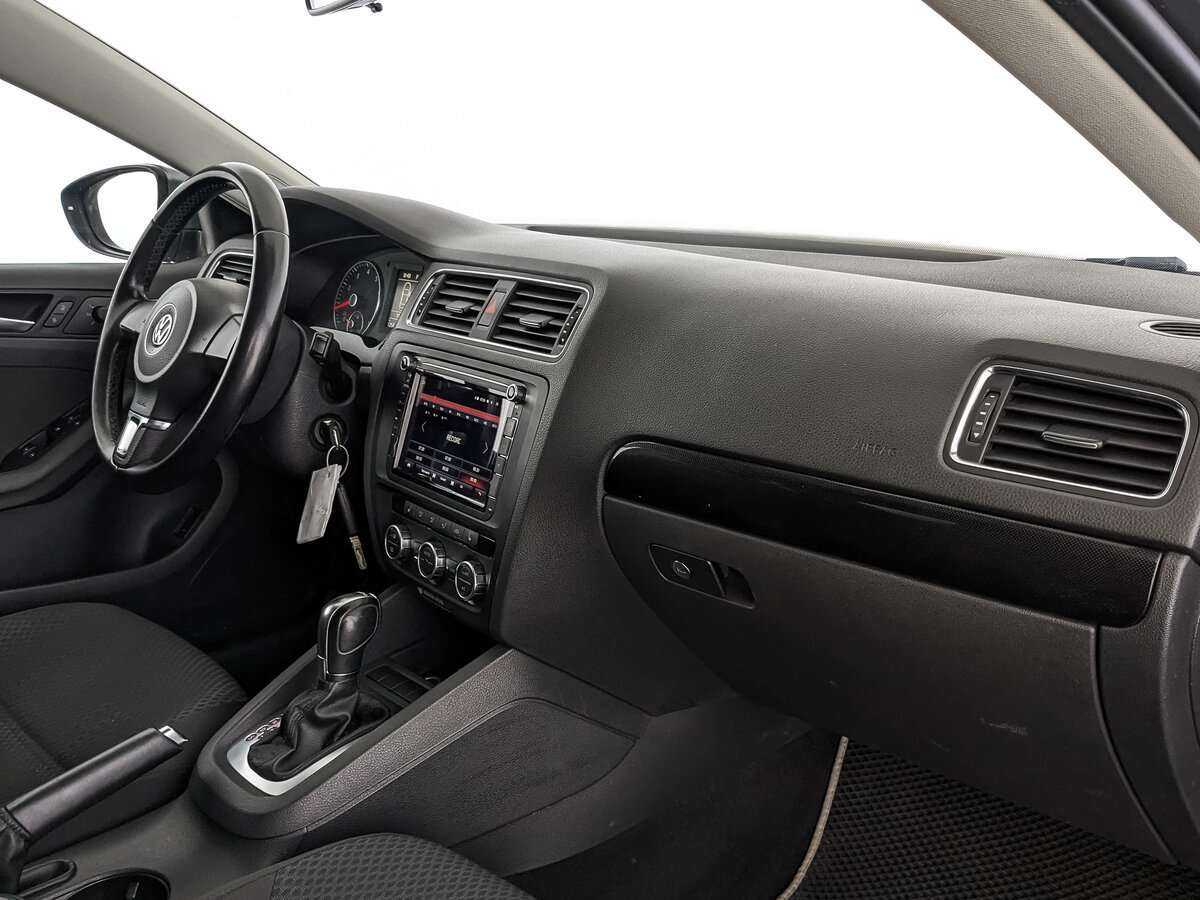 Volkswagen Jetta с пробегом — 2012 год. Фото: #7