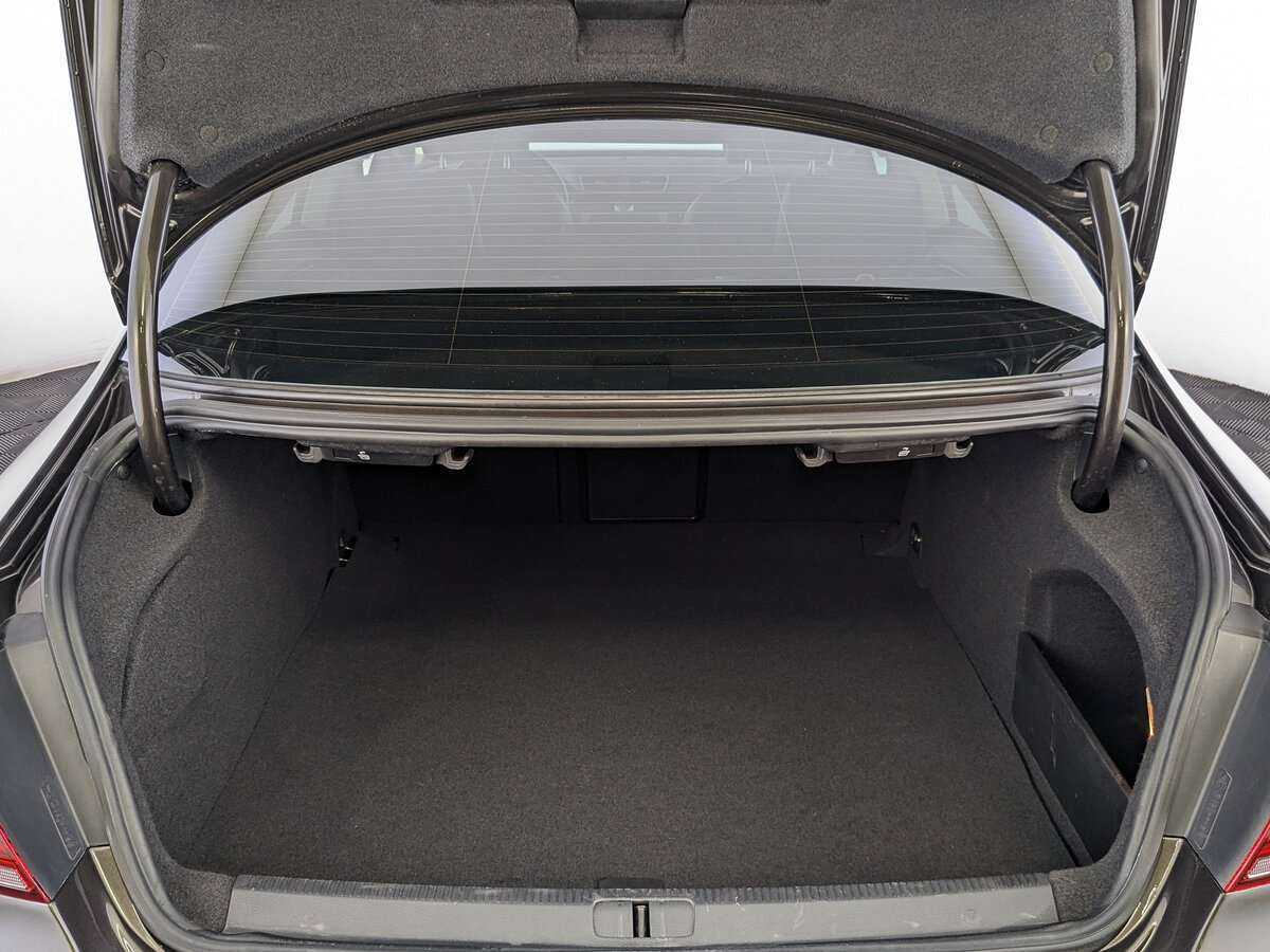 Volkswagen Passat CC с пробегом — 2012 год. Фото: #9