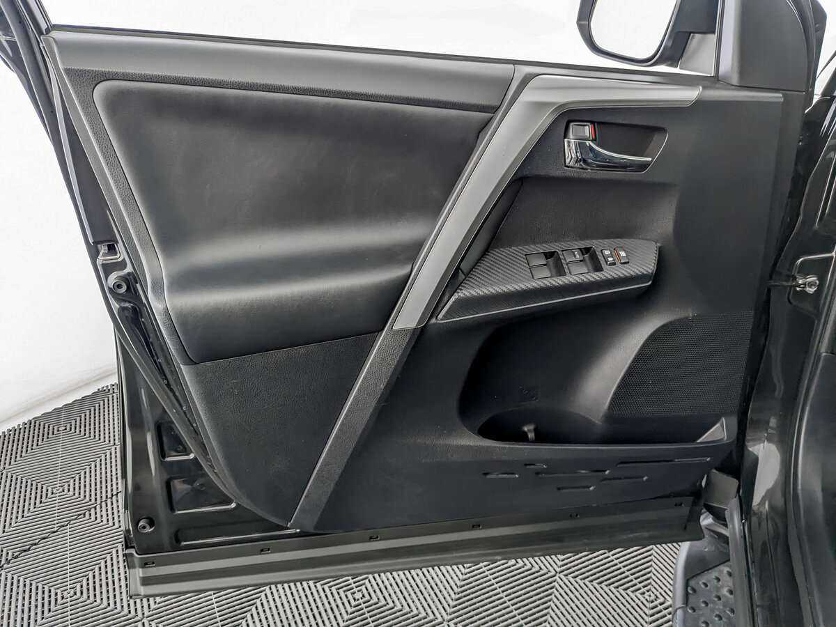 Toyota RAV4 с пробегом — 2014 год. Фото: #13