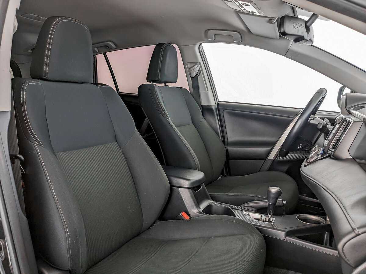 Toyota RAV4 с пробегом — 2014 год. Фото: #17