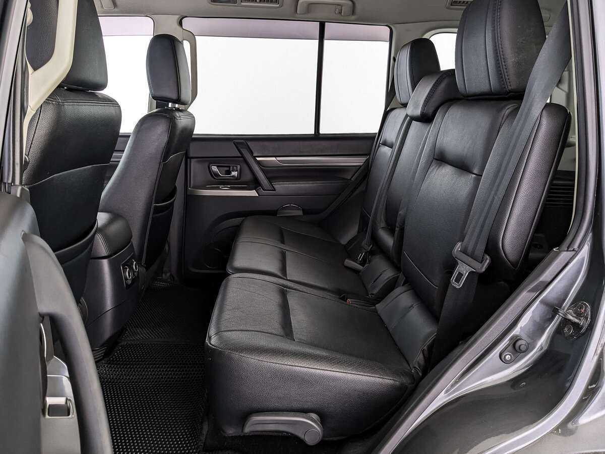 Mitsubishi Pajero с пробегом — 2013 год. Фото: #17