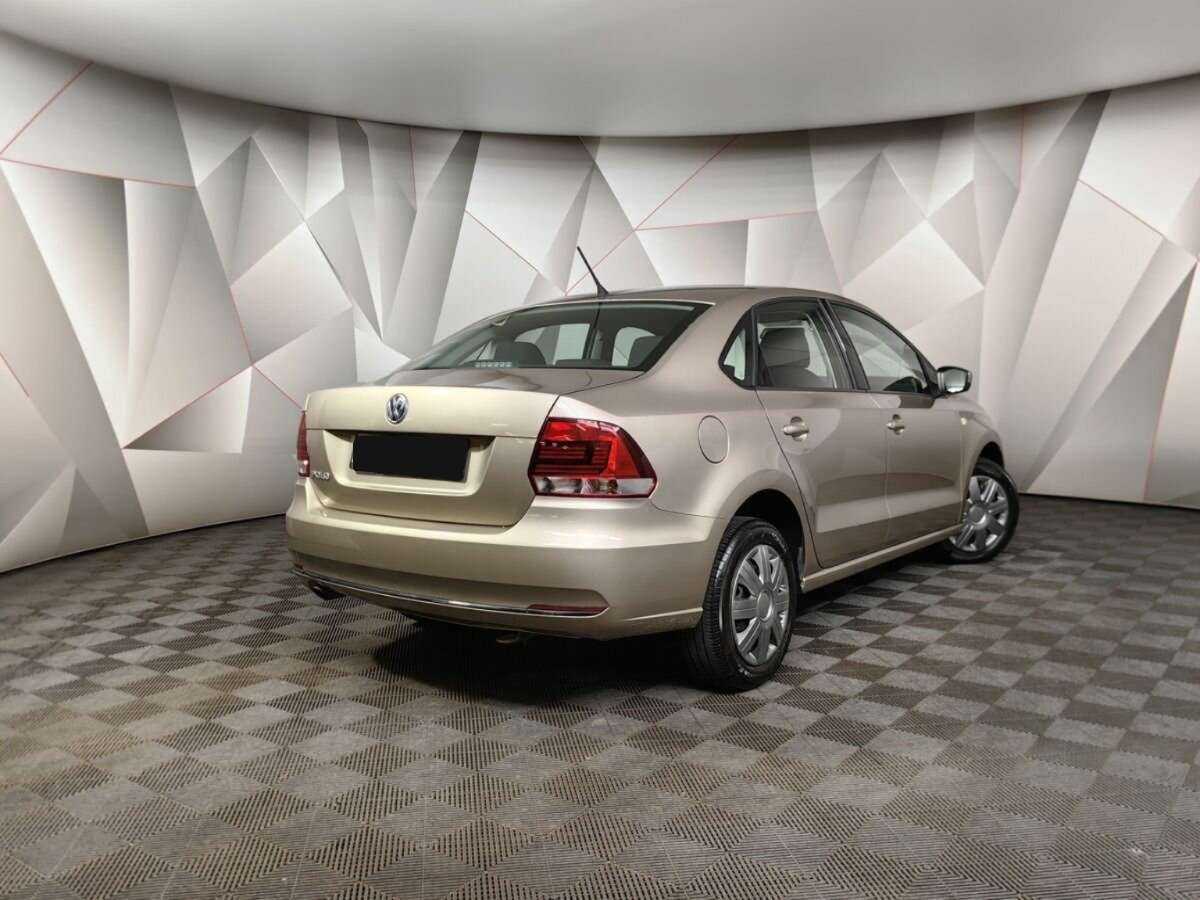 Volkswagen Polo с пробегом — 2016 год. Фото: #1
