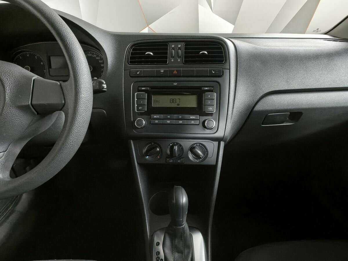 Volkswagen Polo с пробегом — 2012 год. Фото: #10