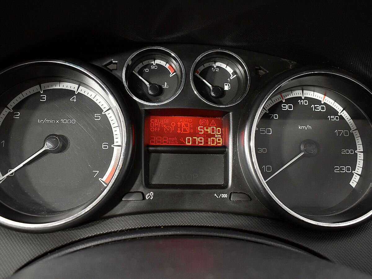 Peugeot 408 с пробегом — 2013 год. Фото: #11