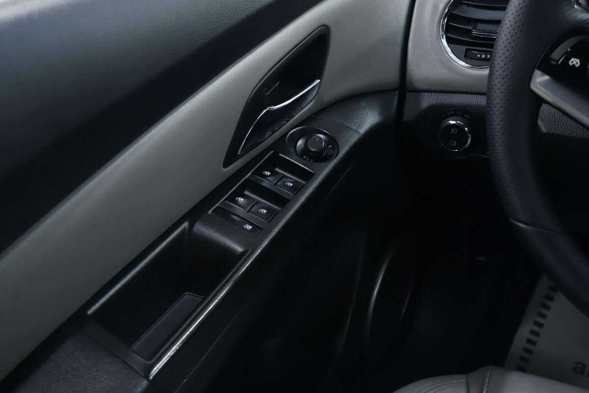 Chevrolet Cruze с пробегом — 2015 год. Фото: #9