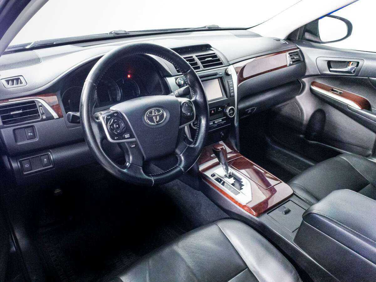 Toyota Camry с пробегом — 2013 год. Фото: #10