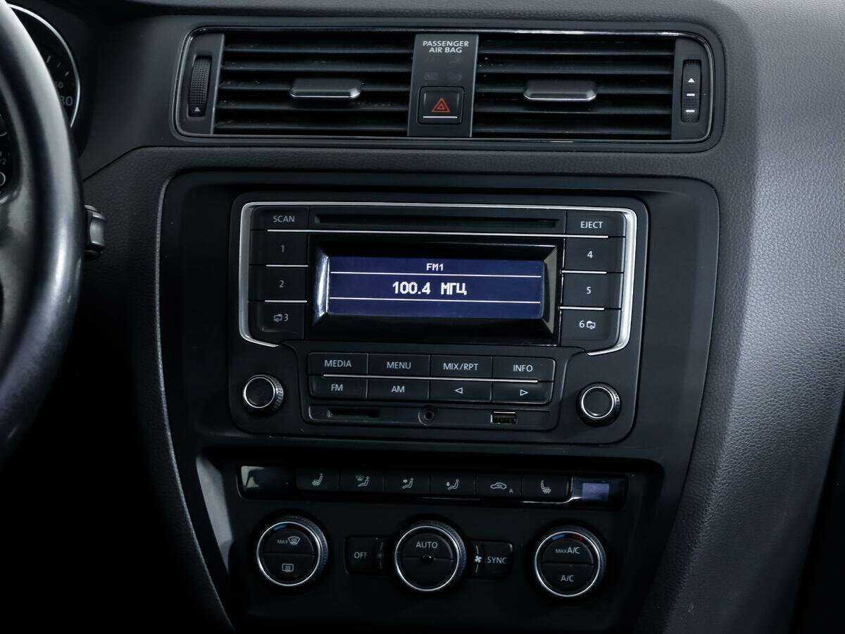 Volkswagen Jetta с пробегом — 2015 год. Фото: #11