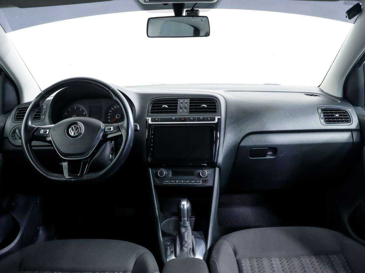 Volkswagen Polo с пробегом — 2015 год. Фото: #9