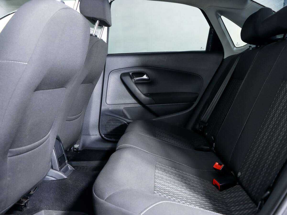 Volkswagen Polo с пробегом — 2015 год. Фото: #10