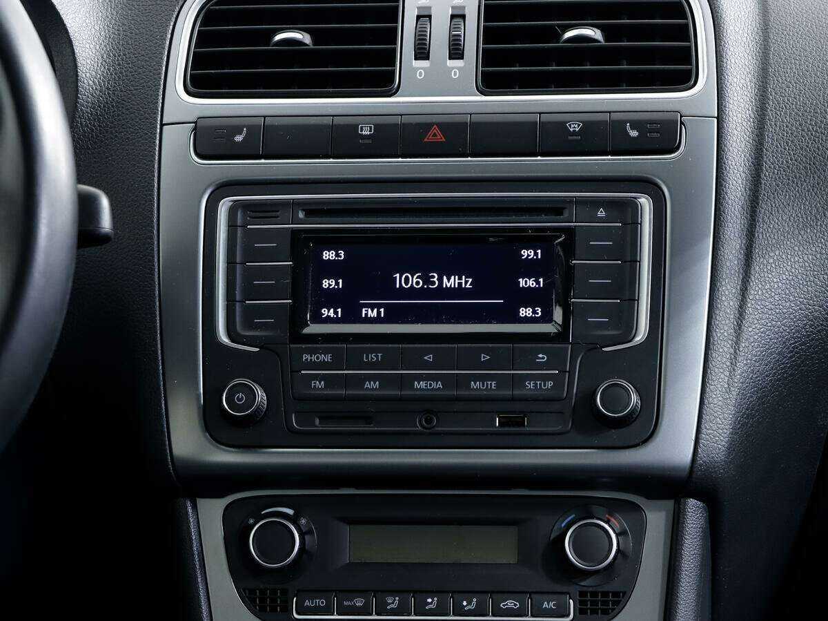 Volkswagen Polo с пробегом — 2016 год. Фото: #11