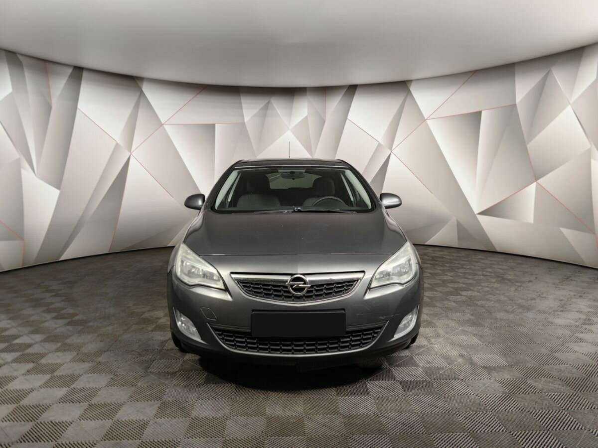 Opel Astra с пробегом — 2012 год. Фото: #6