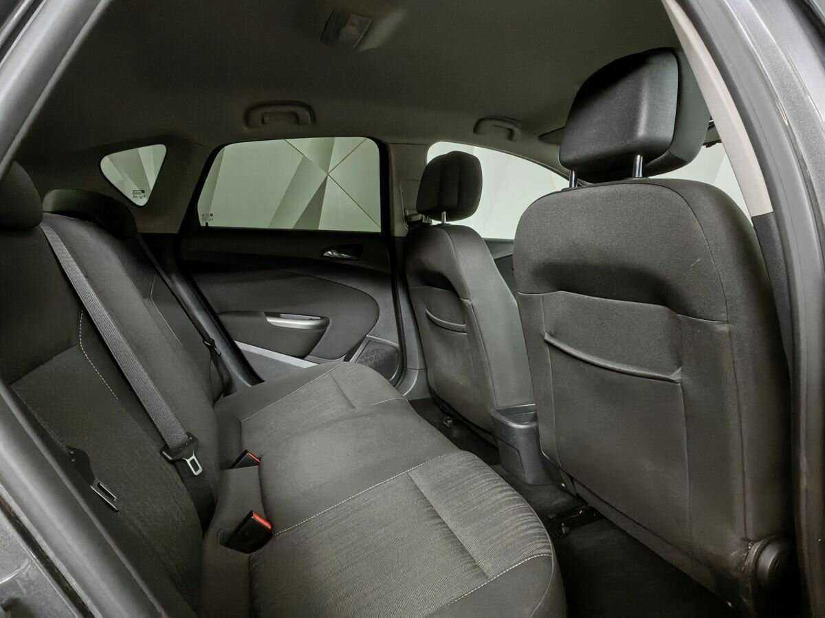 Opel Astra с пробегом — 2012 год. Фото: #9