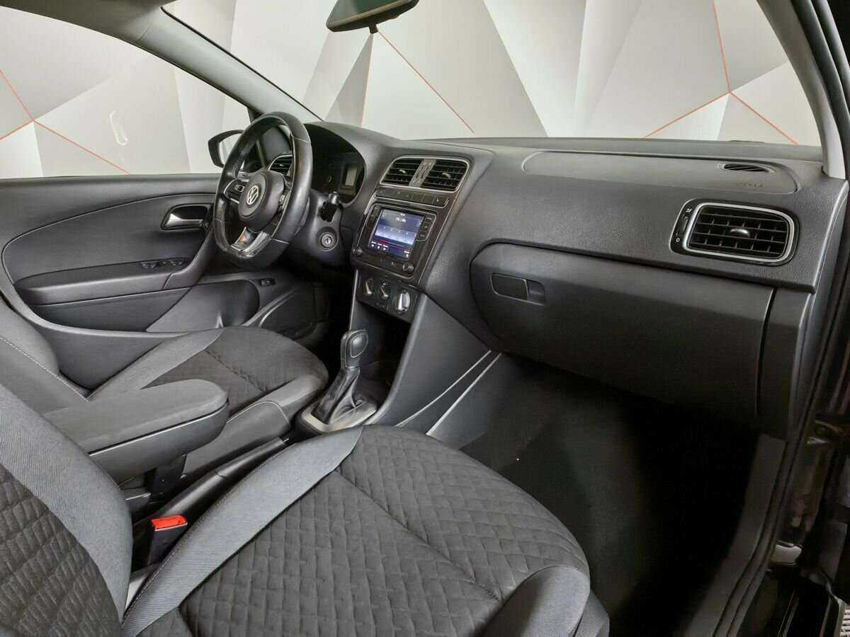 Volkswagen Polo с пробегом — 2018 год. Фото: #8