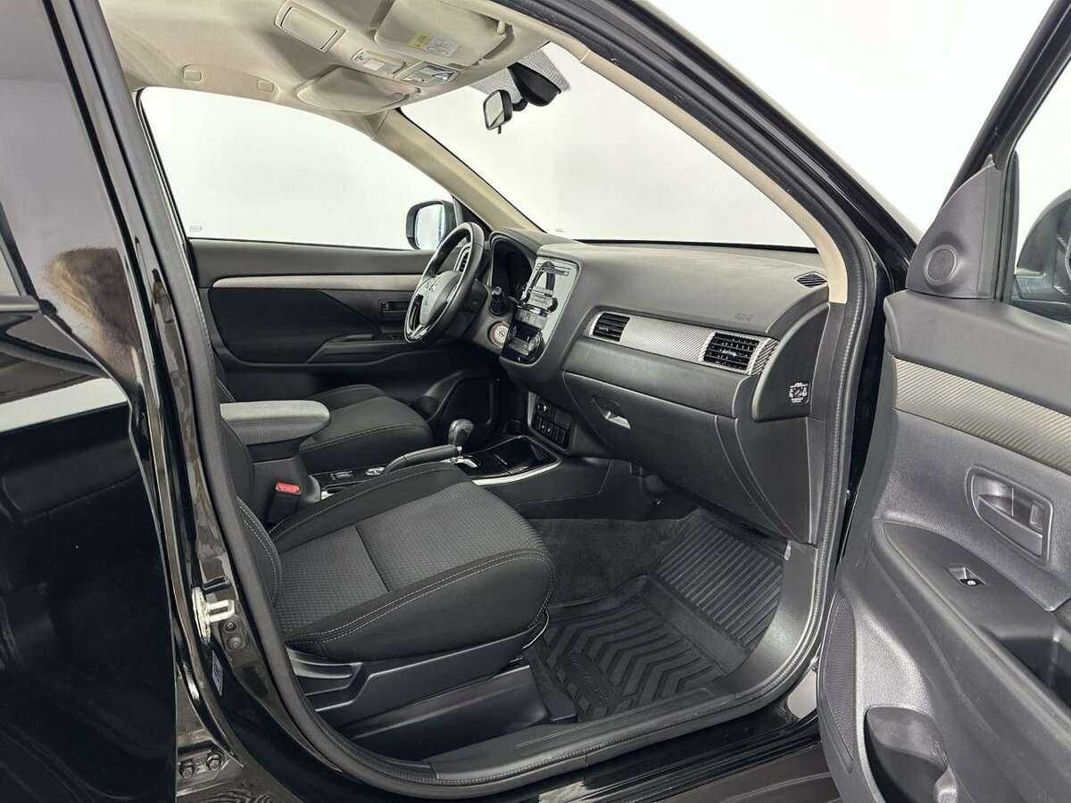 Mitsubishi Outlander с пробегом — 2017 год. Фото: #13