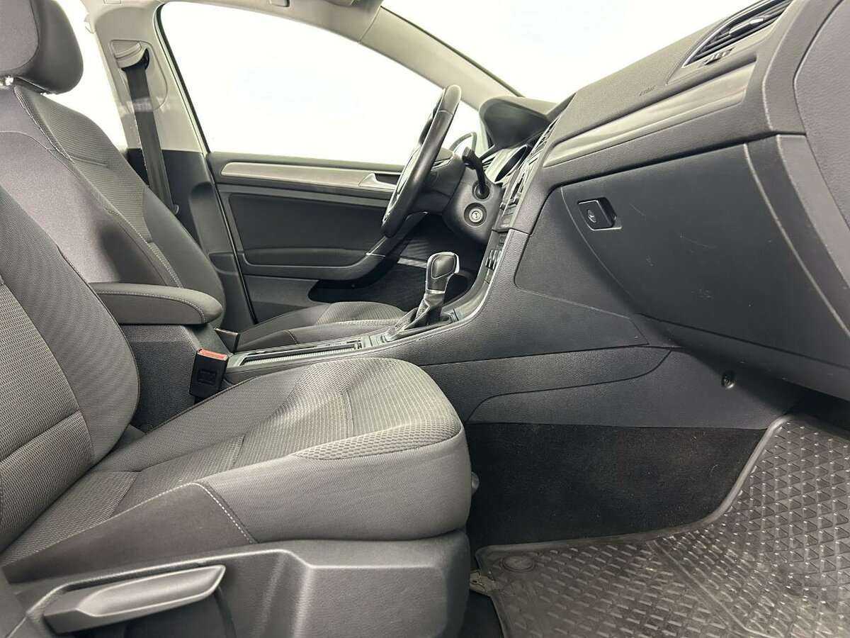 Volkswagen Golf с пробегом — 2015 год. Фото: #13