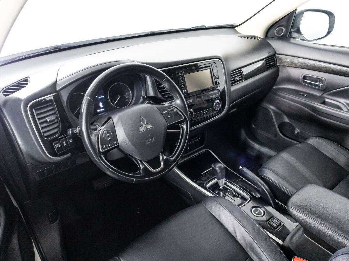 Mitsubishi Outlander с пробегом — 2017 год. Фото: #10