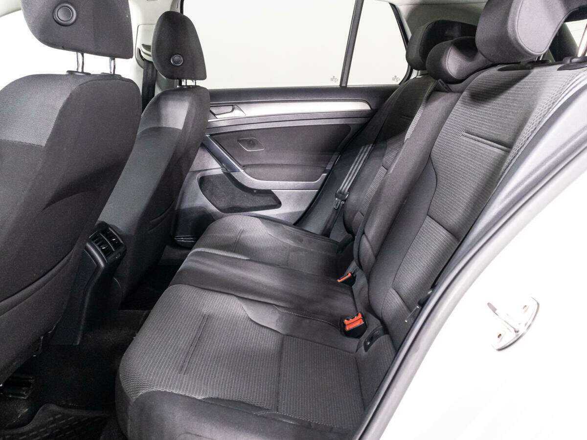 Volkswagen Golf с пробегом — 2013 год. Фото: #9