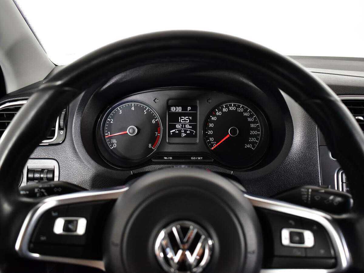 Volkswagen Polo с пробегом — 2018 год. Фото: #10
