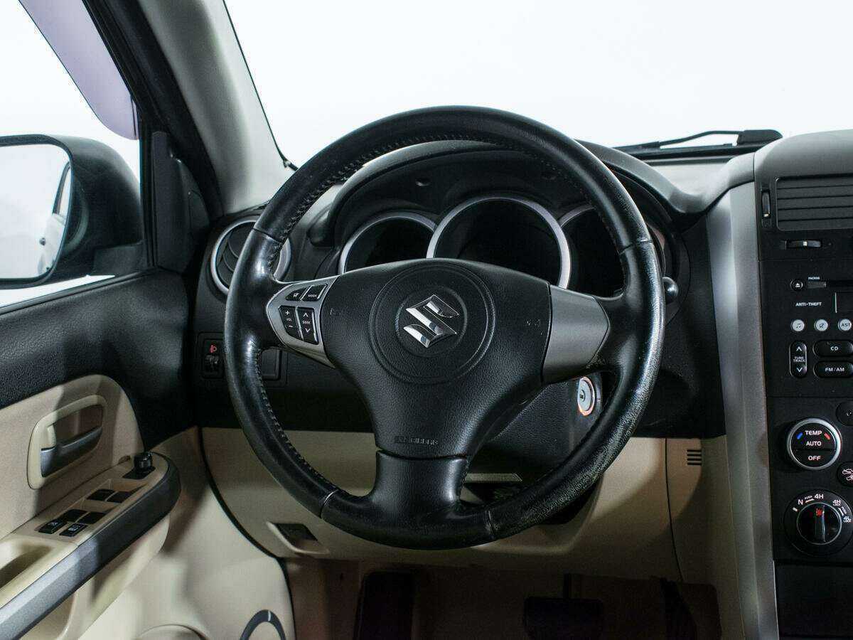 Suzuki Grand Vitara с пробегом — 2013 год. Фото: #13