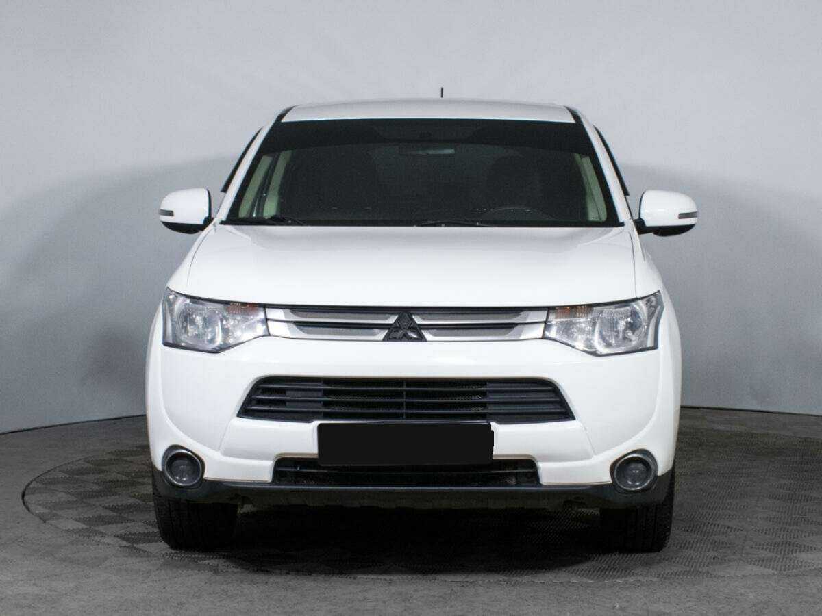 Mitsubishi Outlander с пробегом — 2014 год. Фото: #1