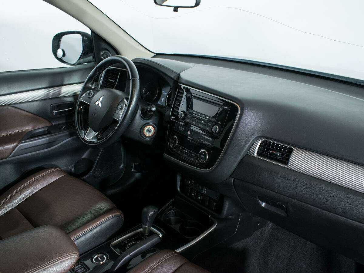 Mitsubishi Outlander с пробегом — 2017 год. Фото: #7