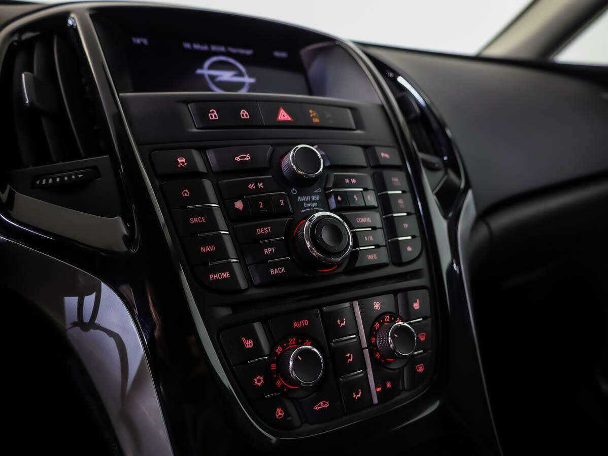 Opel Astra с пробегом — 2015 год. Фото: #12