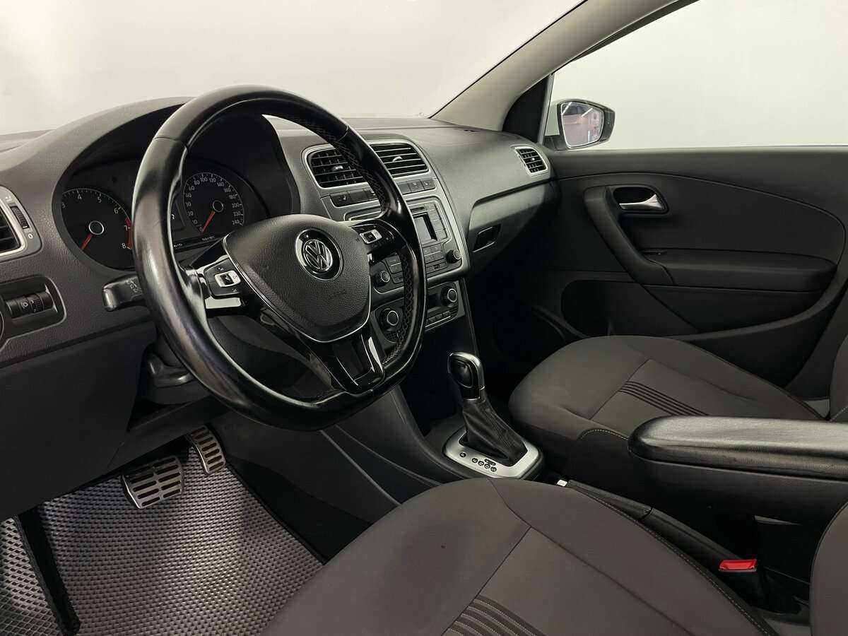 Volkswagen Polo с пробегом — 2016 год. Фото: #6