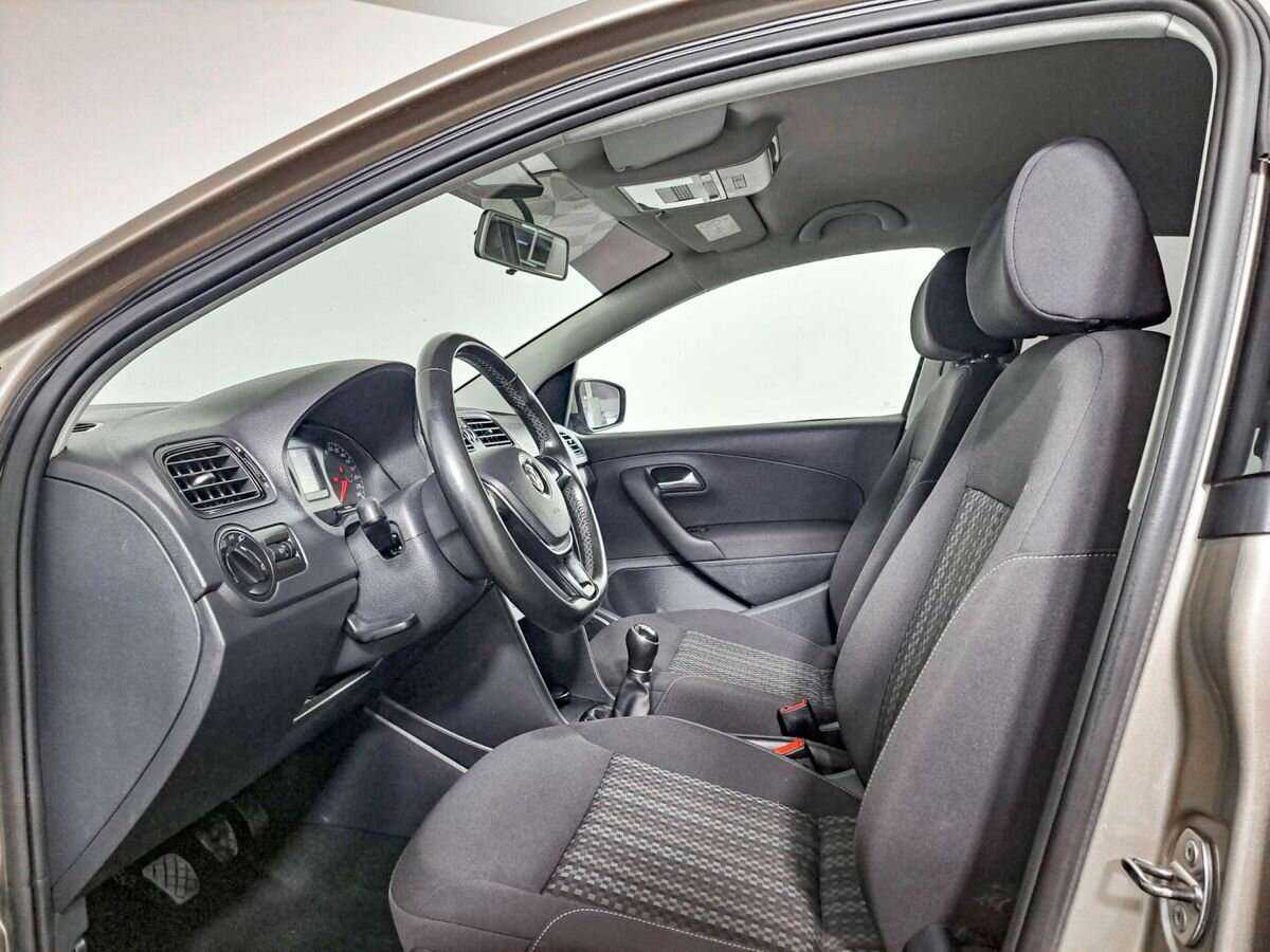 Volkswagen Polo с пробегом — 2018 год. Фото: #12