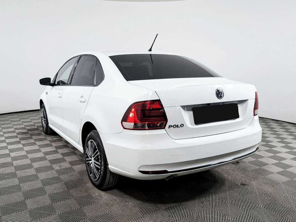 Volkswagen Polo с пробегом — 2016 год. Фото: #6