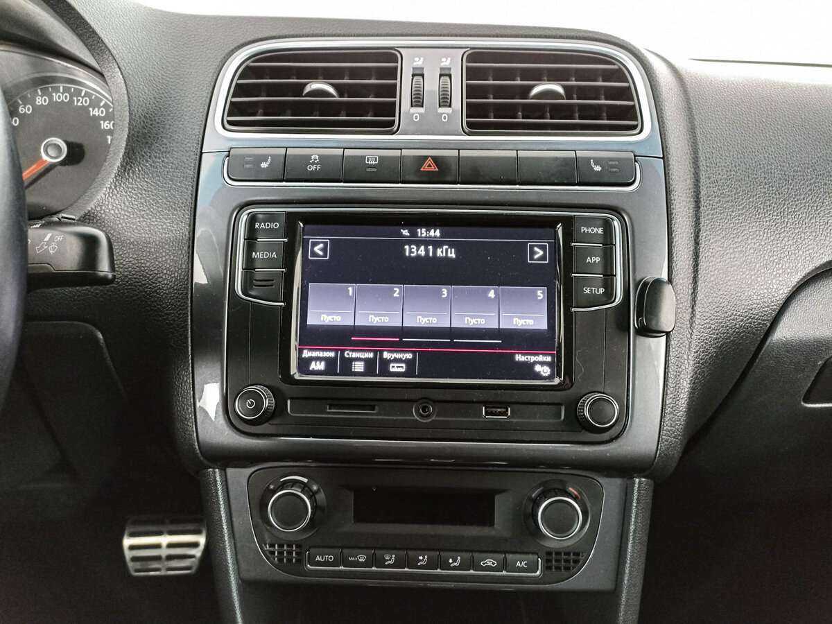 Volkswagen Polo с пробегом — 2018 год. Фото: #11