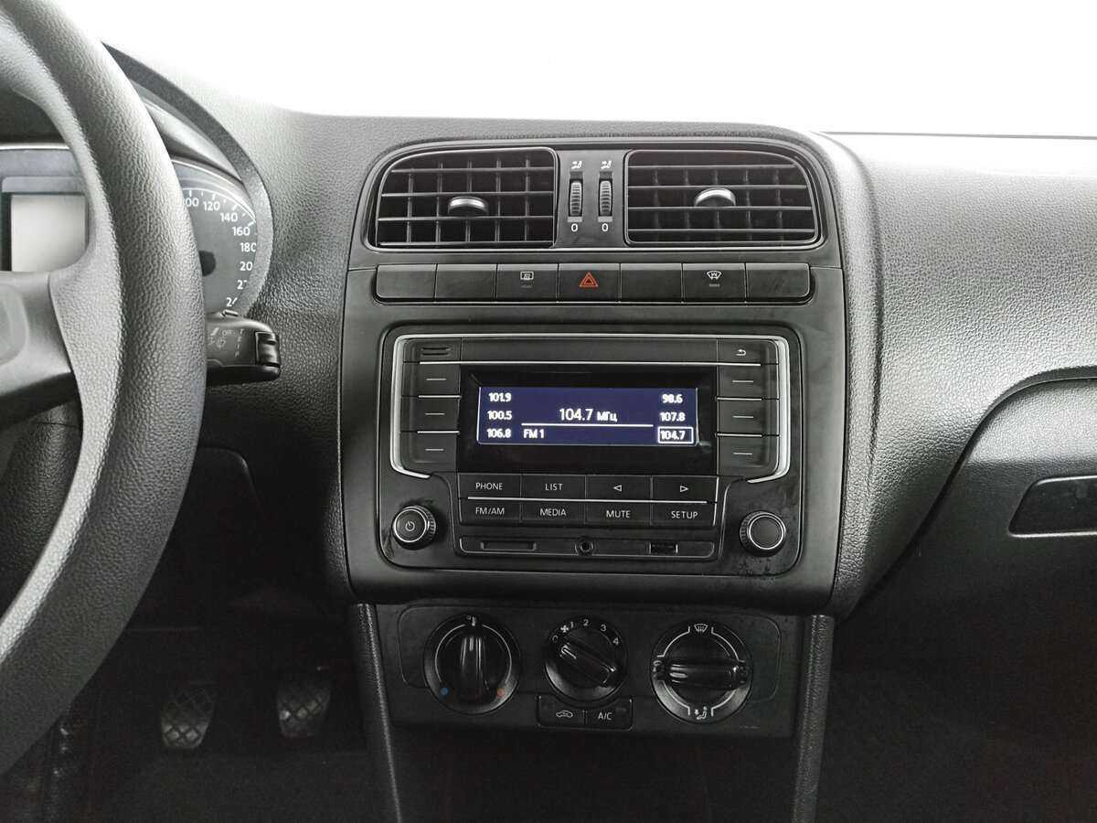 Volkswagen Polo с пробегом — 2018 год. Фото: #11