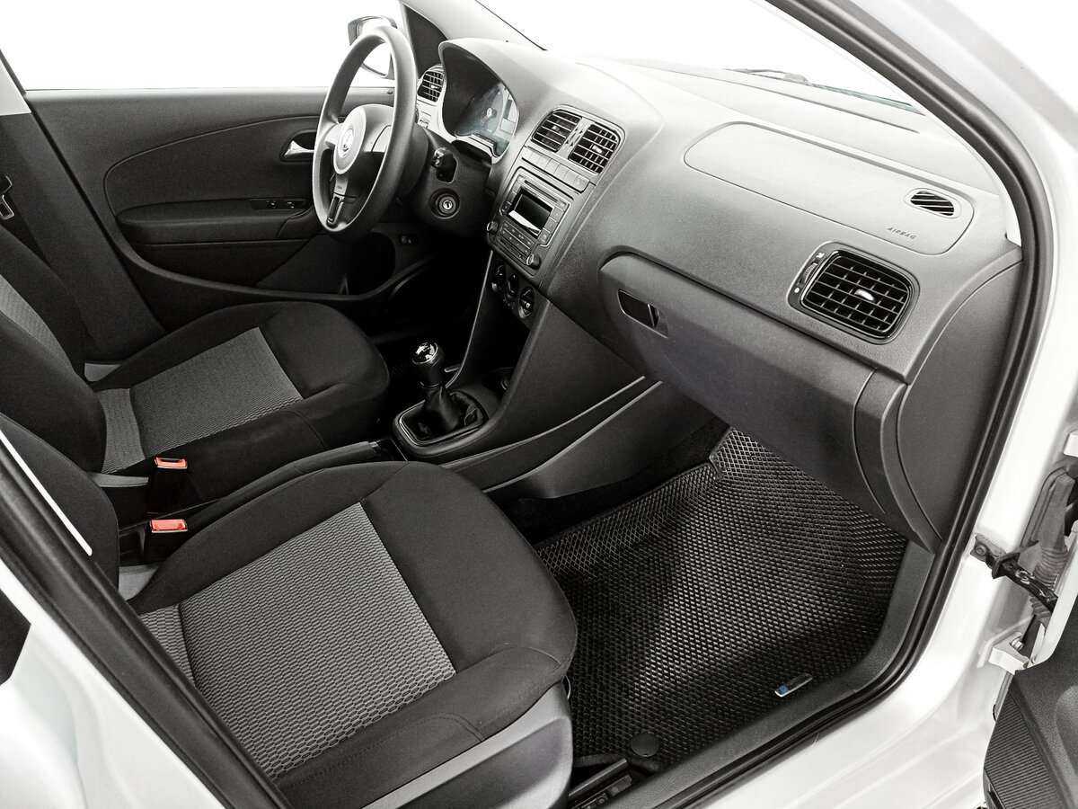 Volkswagen Polo с пробегом — 2013 год. Фото: #10